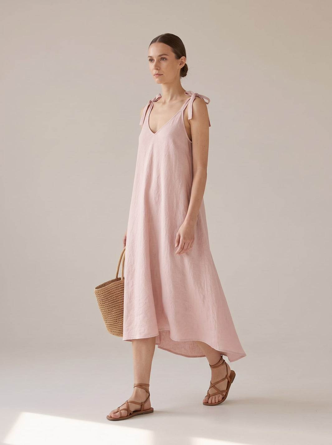 ABITO IN LINO CON SPALLINE DA ANNODARE Rosa - in movimento - IRONICA