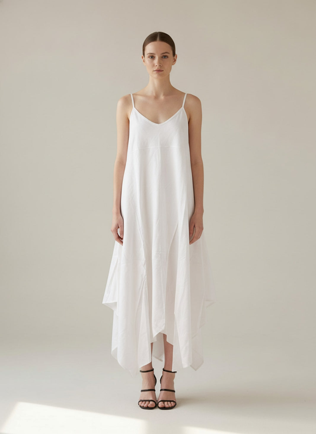 ABITO MIDI ASIMMETRICO Bianco - indossato - IRONICA
