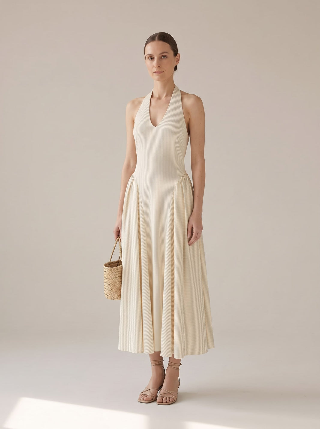 ABITO MIDI HALTER A RIGHE Giallo - indossato - IRONICA