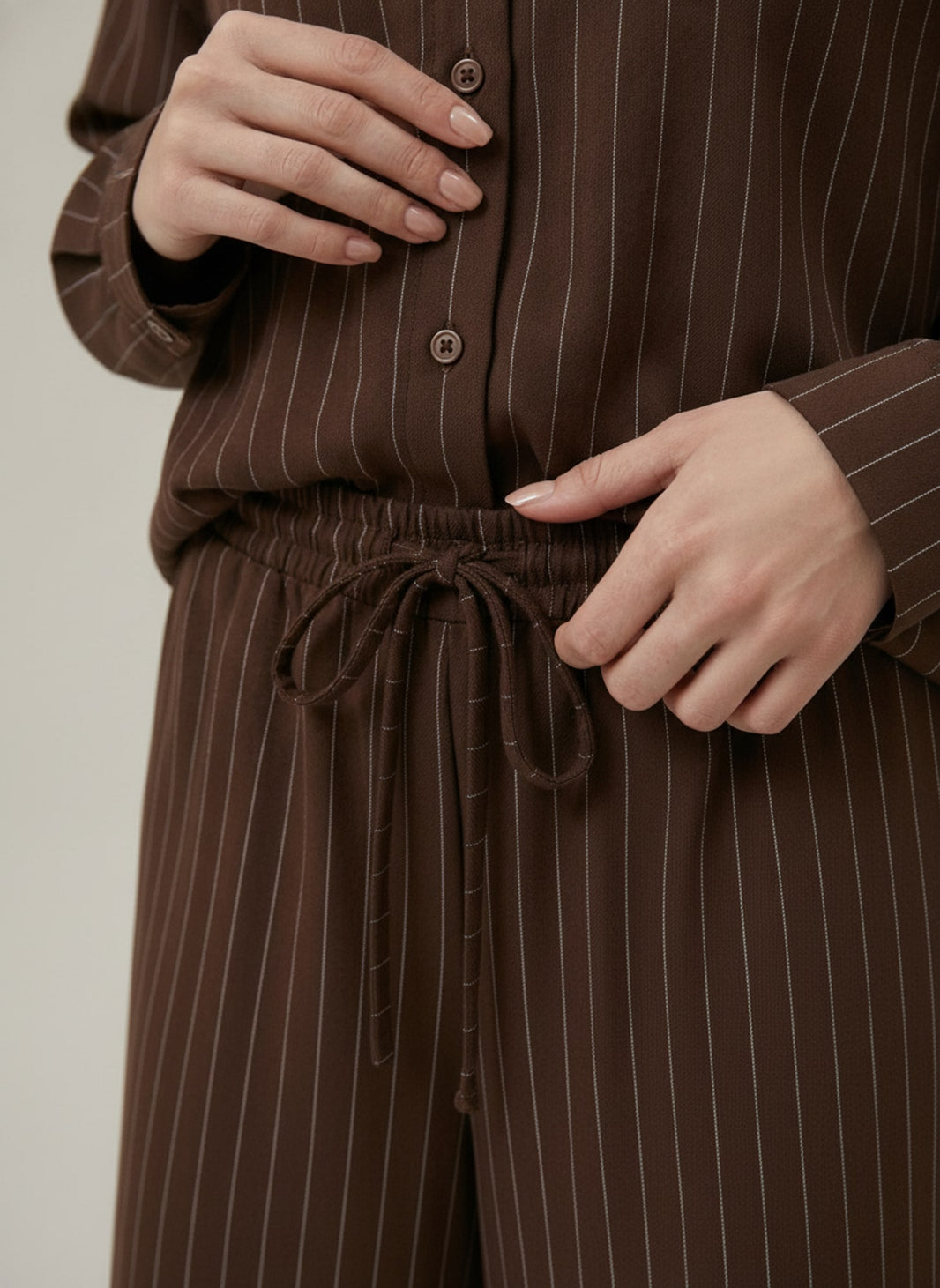 COMPLETO CAMICIA E PANTALONE GESSATO Cioccolato - dettaglio - IRONICA
