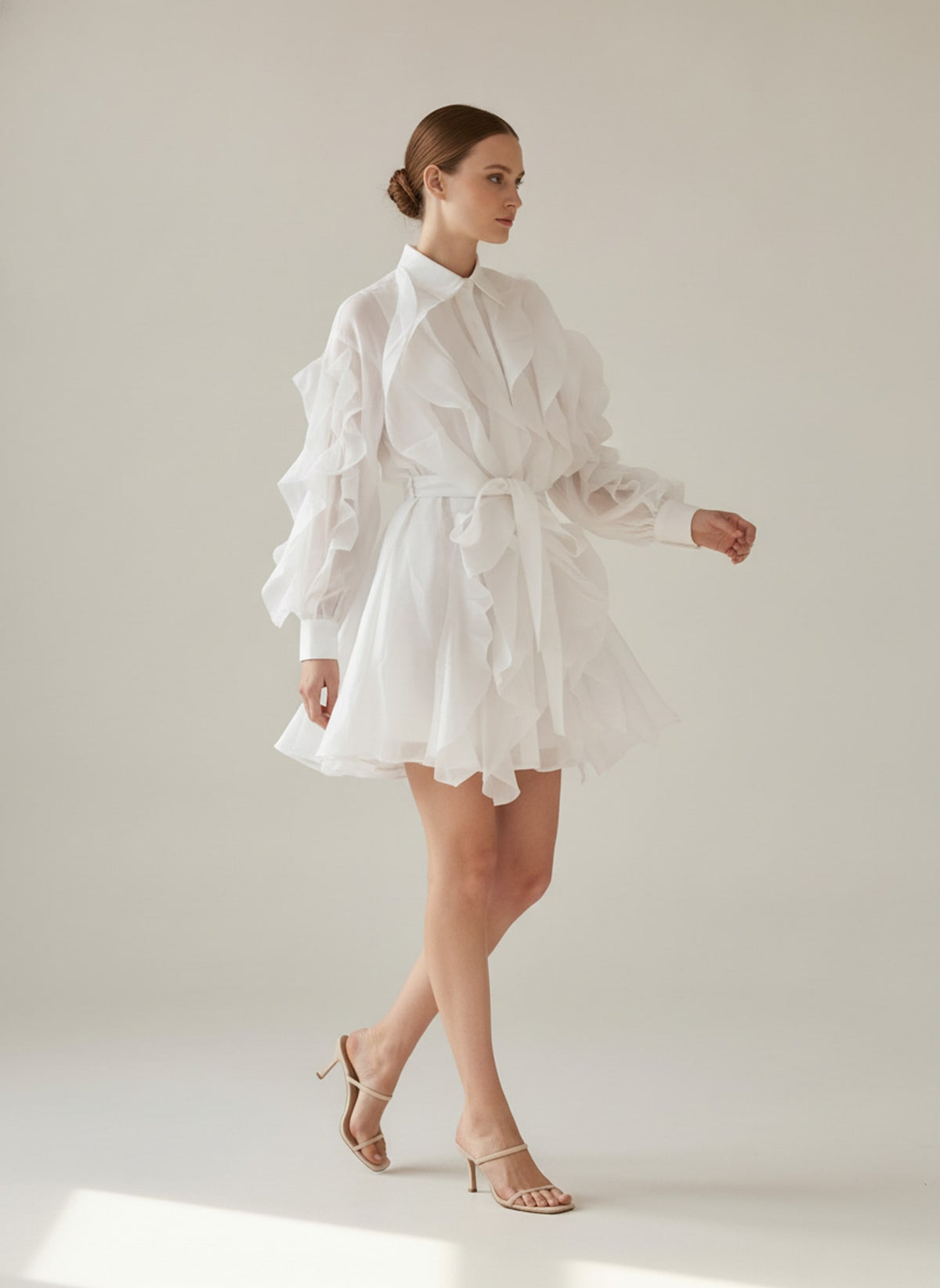 ABITO CORTO IN ORGANZA CON ROUCHES Bianco - in movimento - IRONICA