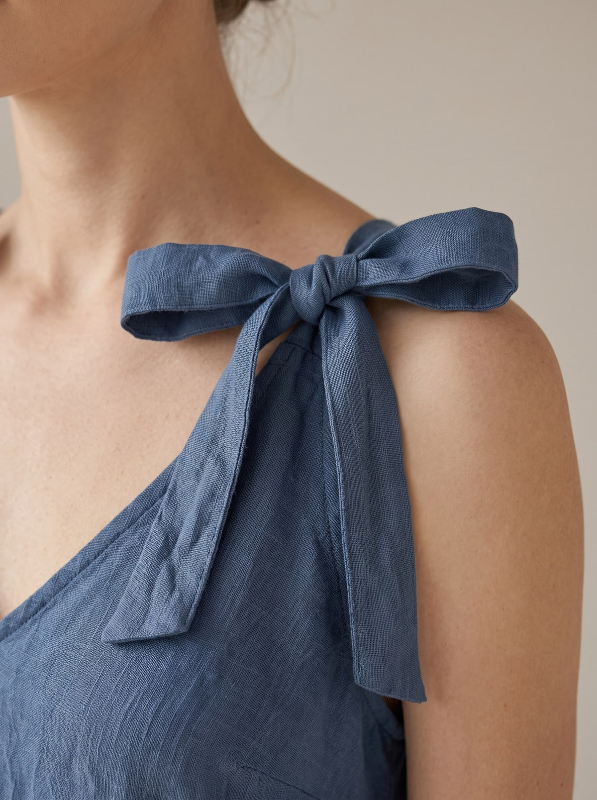 ABITO IN LINO CON SPALLINE DA ANNODARE Blu - dettaglio - IRONICA