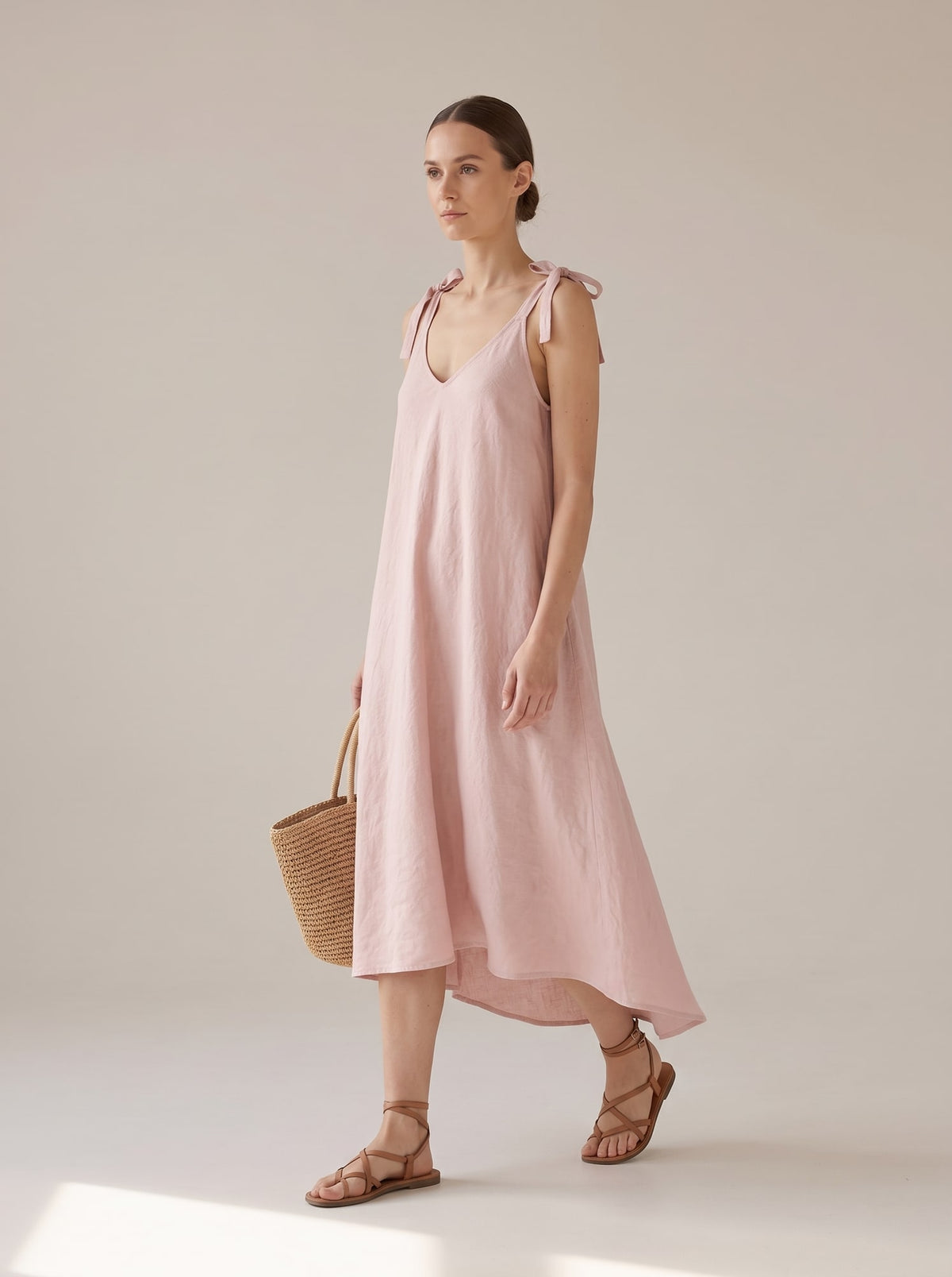 ABITO IN LINO CON SPALLINE DA ANNODARE Rosa - in movimento - IRONICA