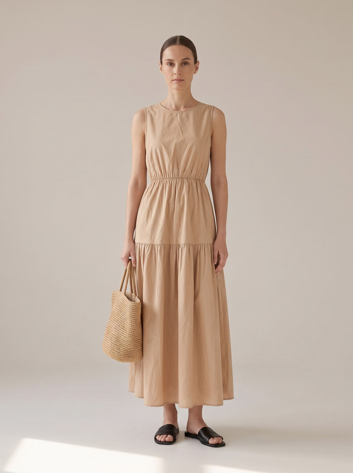 ABITO LUNGO CON DETTAGLIO CUT-OUT Beige - indossato - IRONICA