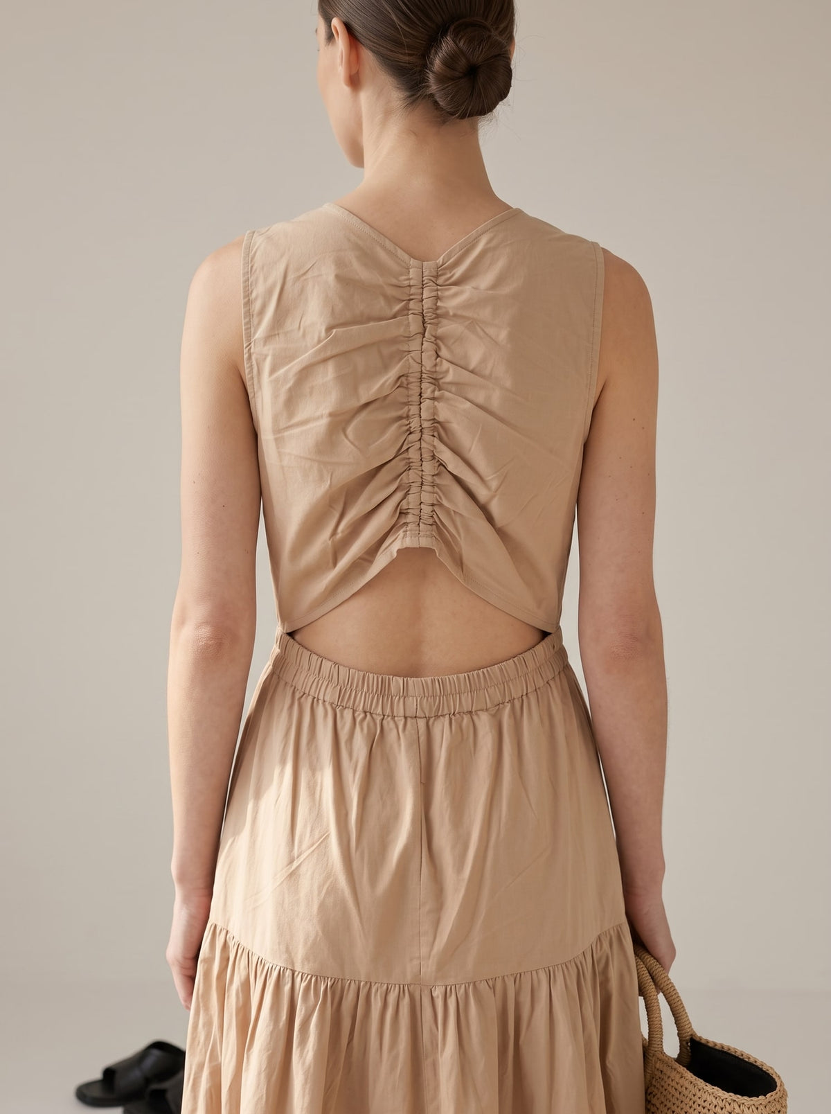 ABITO LUNGO CON DETTAGLIO CUT-OUT Beige - dettaglio - IRONICA