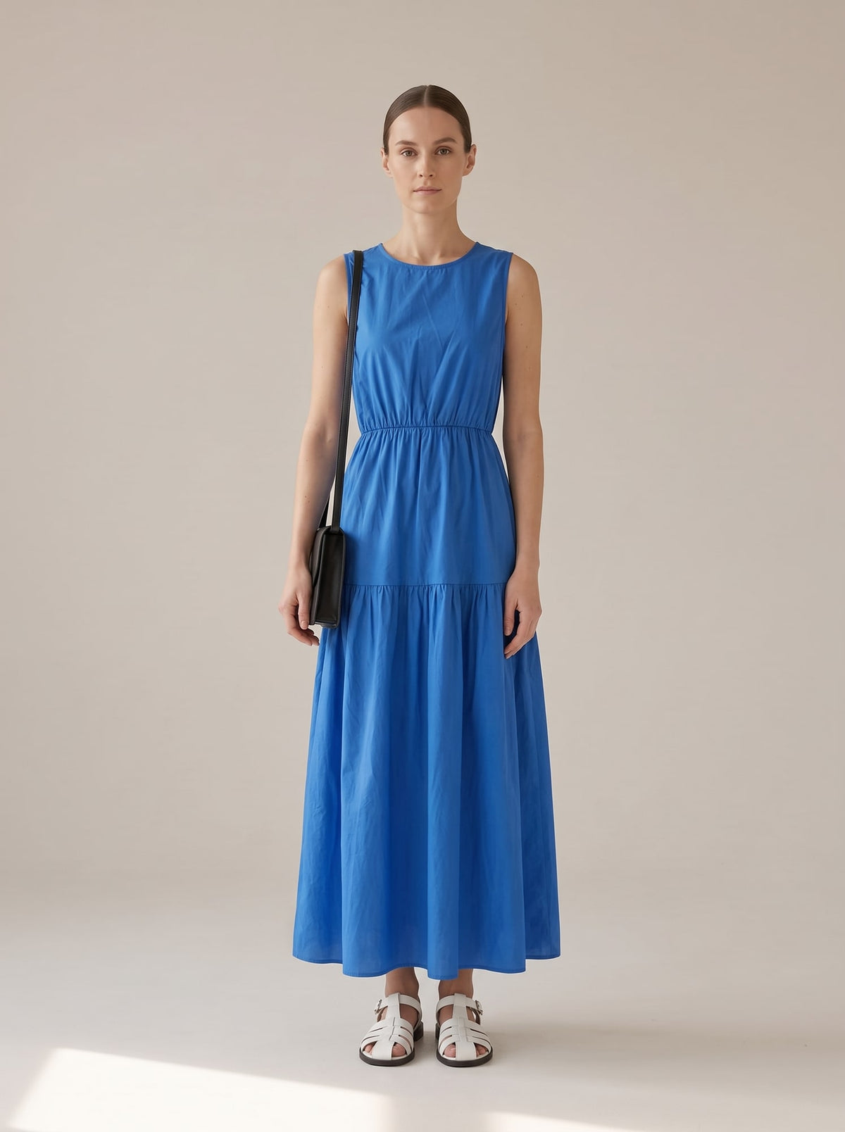 ABITO LUNGO CON DETTAGLIO CUT-OUT Blu - indossato - IRONICA
