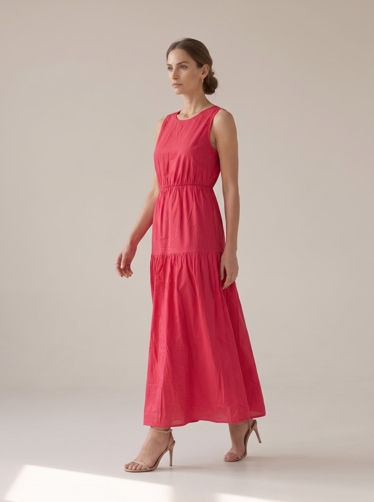ABITO LUNGO CON DETTAGLIO CUT-OUT Fragola - in movimento - IRONICA