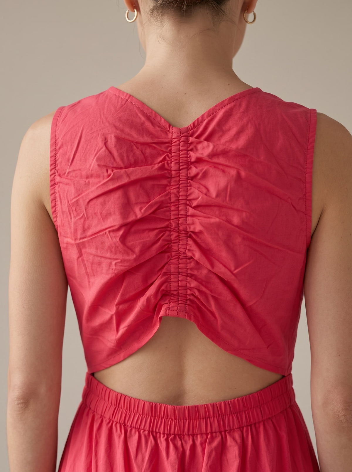 ABITO LUNGO CON DETTAGLIO CUT-OUT Fragola - dettaglio - IRONICA