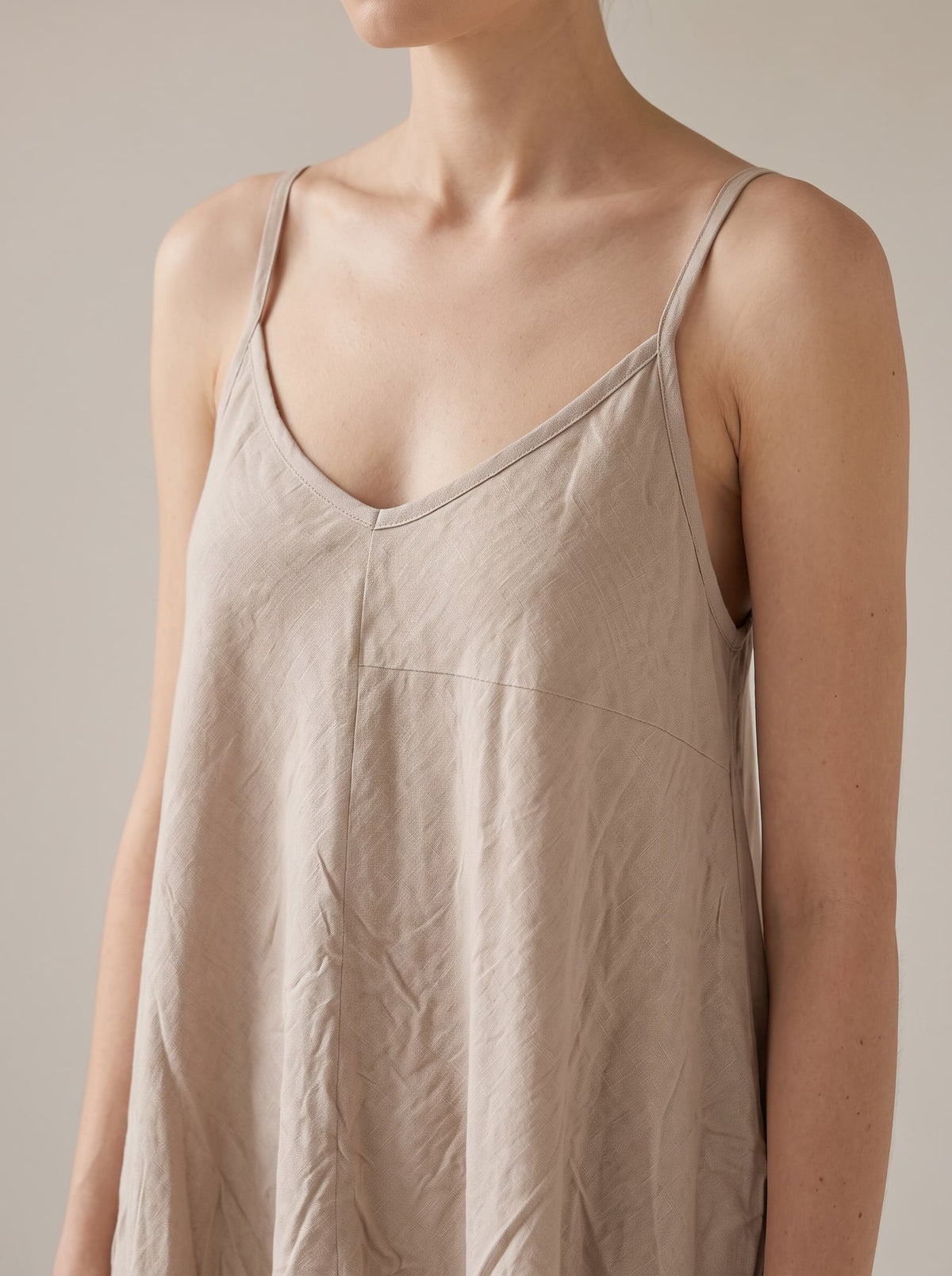 ABITO MIDI ASIMMETRICO Beige - dettaglio - IRONICA