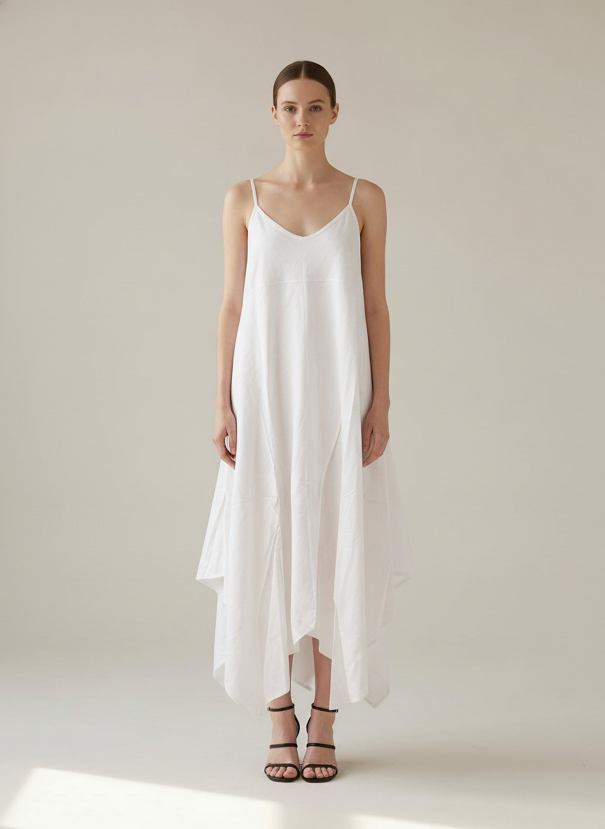 ABITO MIDI ASIMMETRICO Bianco - indossato - IRONICA