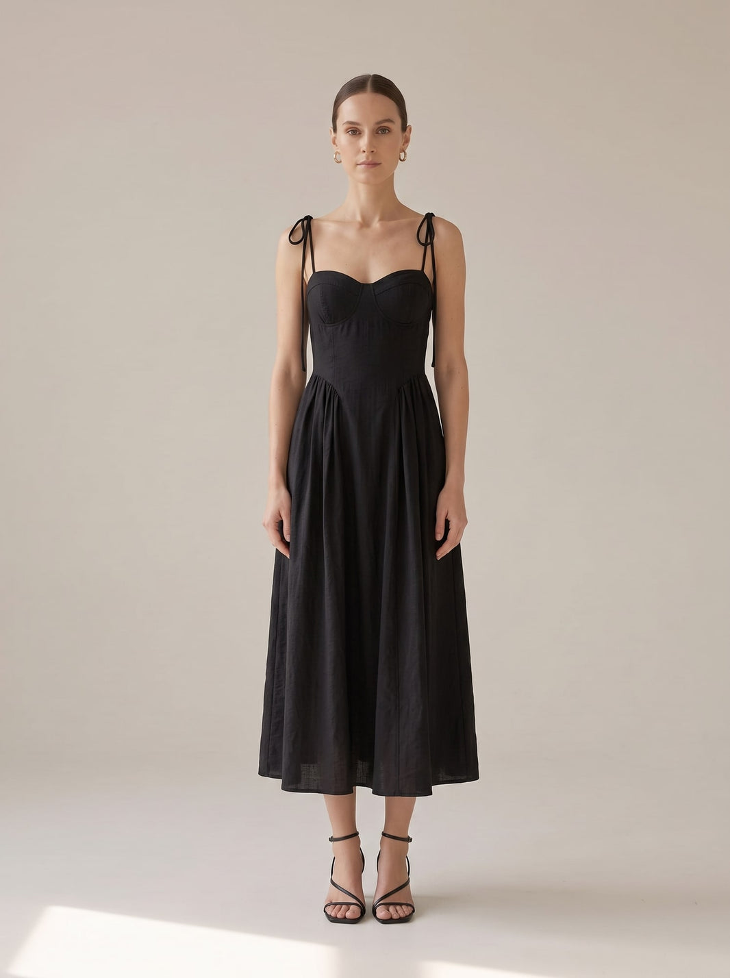 ABITO MIDI CON CORPETTO Nero - indossato - IRONICA
