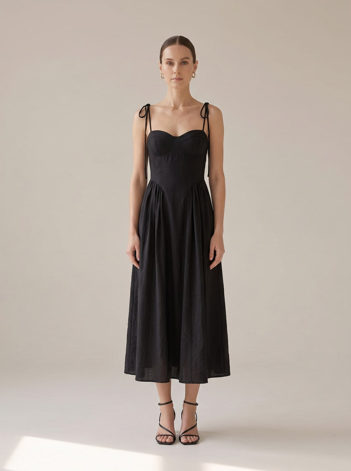 ABITO MIDI CON CORPETTO Nero - indossato - IRONICA