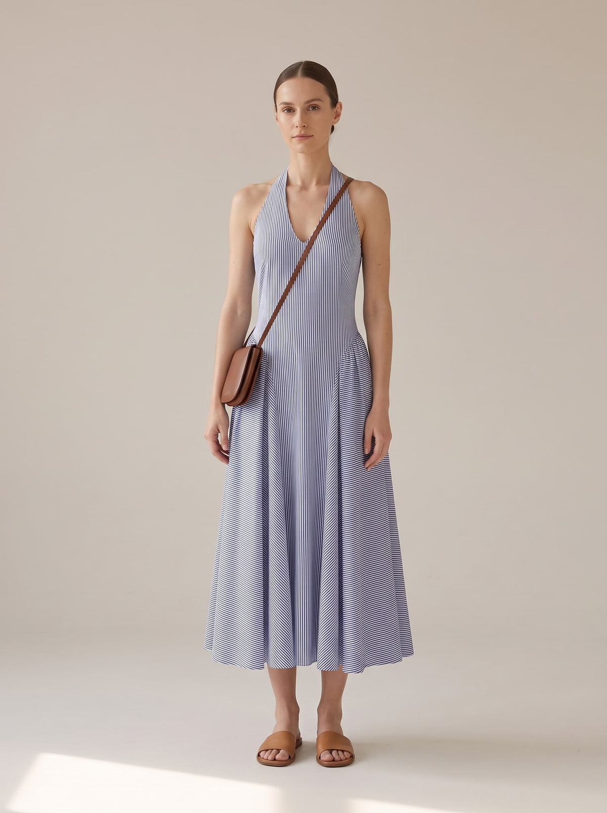 ABITO MIDI HALTER A RIGHE Blu - indossato - IRONICA