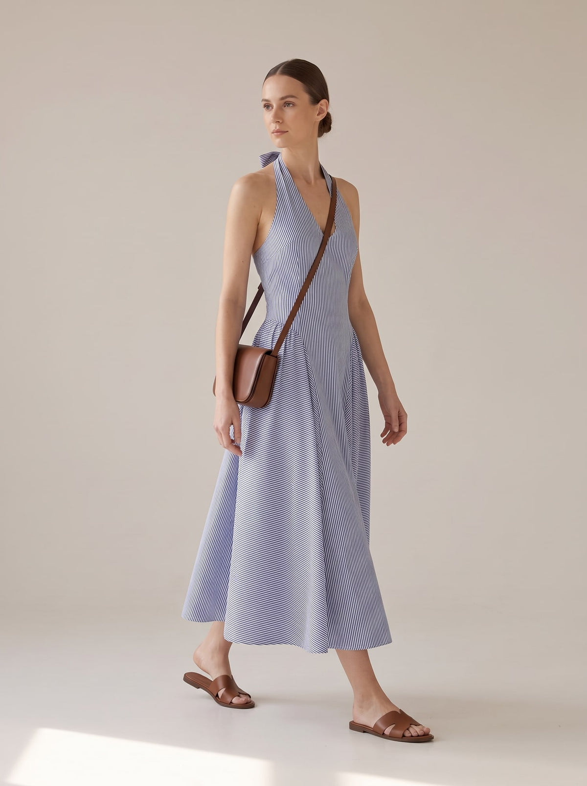 ABITO MIDI HALTER A RIGHE Blu - in movimento - IRONICA