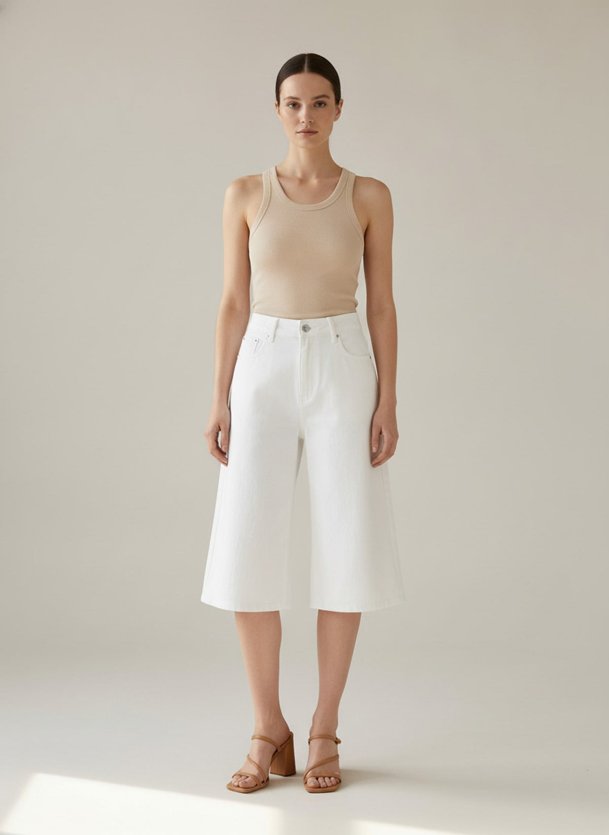 BERMUDA IN DENIM WIDE LEG Bianco - indossato - IRONICA