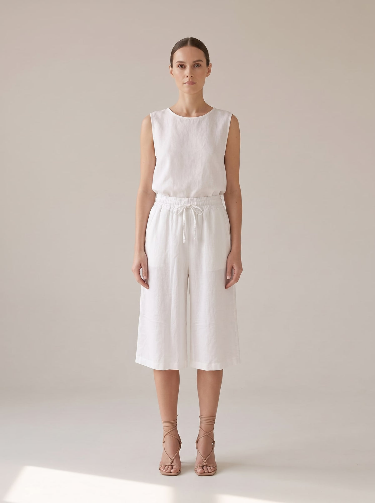 BERMUDA WIDE LEG CON COULISSE Bianco - indossato - IRONICA