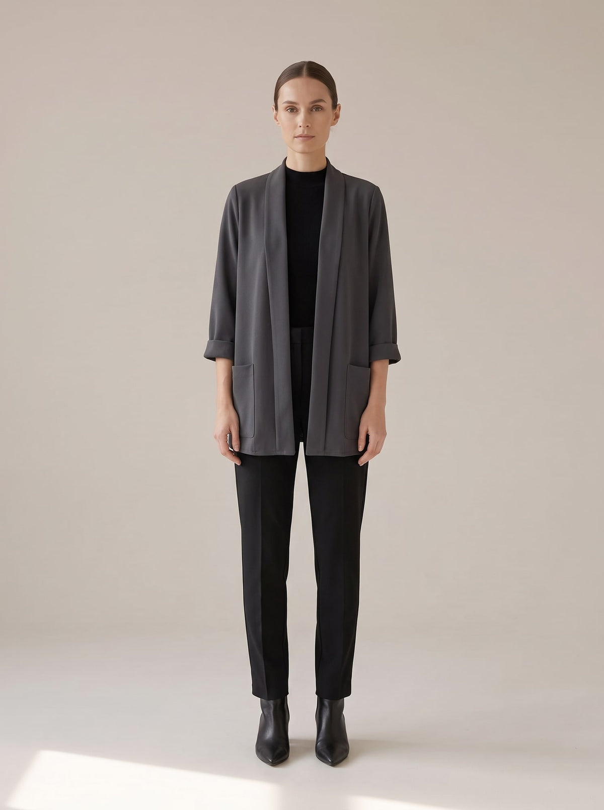 BLAZER APERTO CON COLLO A SCIALLE Grigio Scuro - indossato - IRONICA