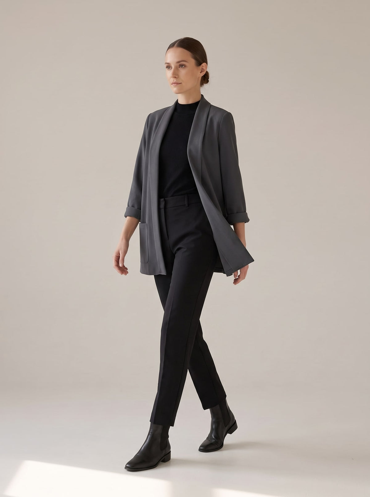 BLAZER APERTO CON COLLO A SCIALLE Grigio Scuro - in movimento - IRONICA