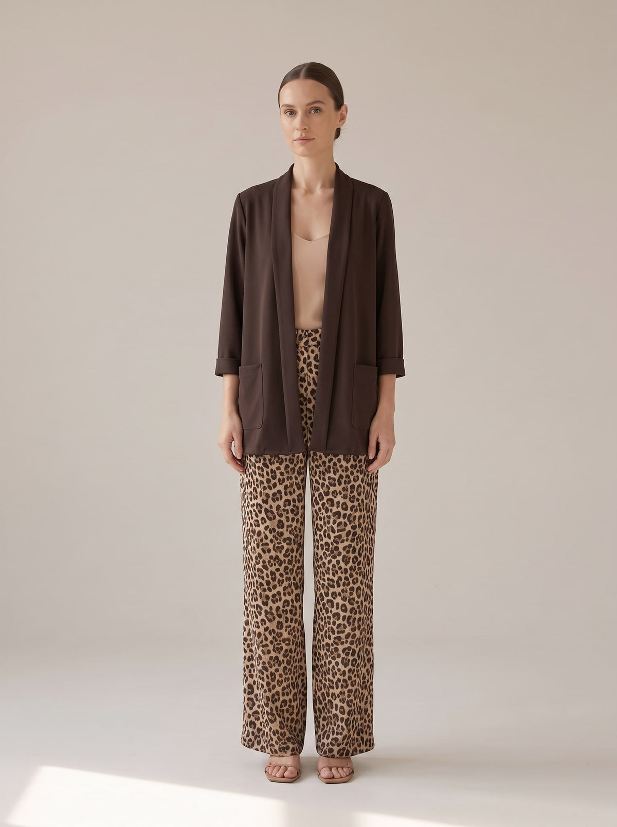 BLAZER APERTO CON COLLO A SCIALLE Moro - indossato - IRONICA