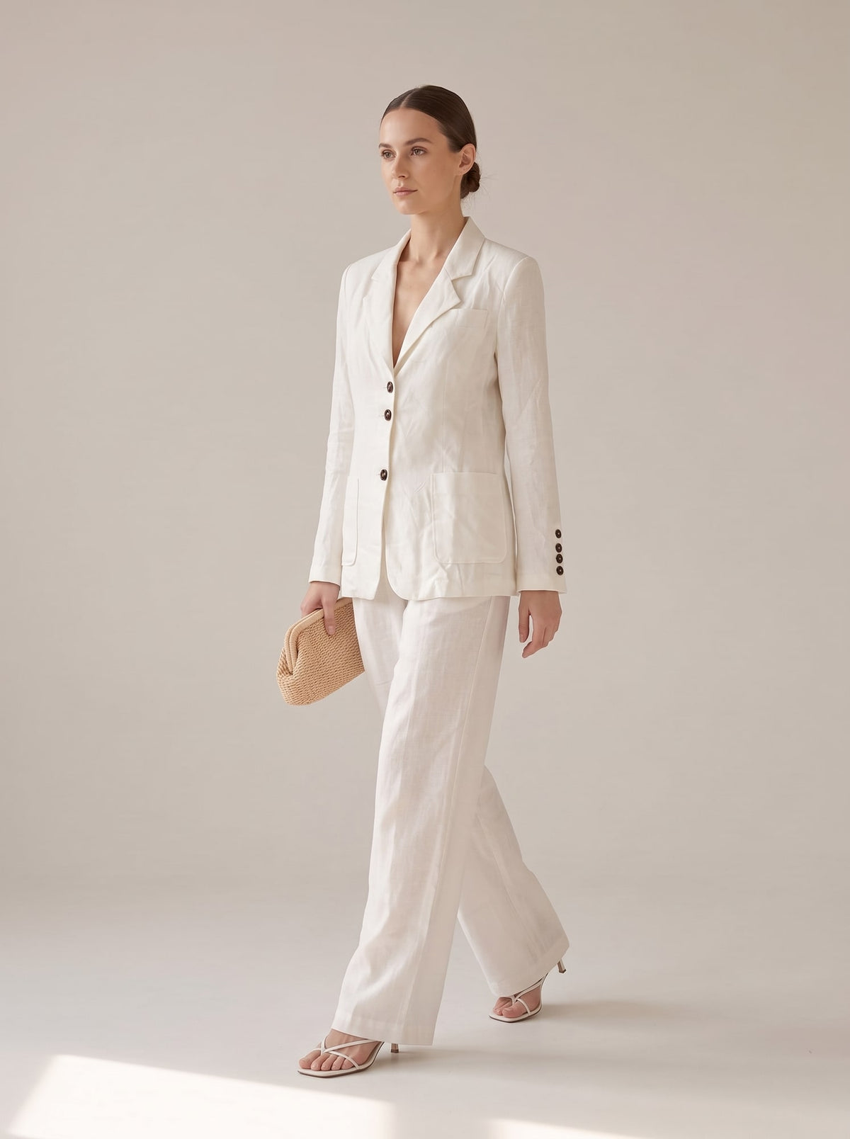 BLAZER IN LINO CON TASCHE Bianco - in movimento - IRONICA