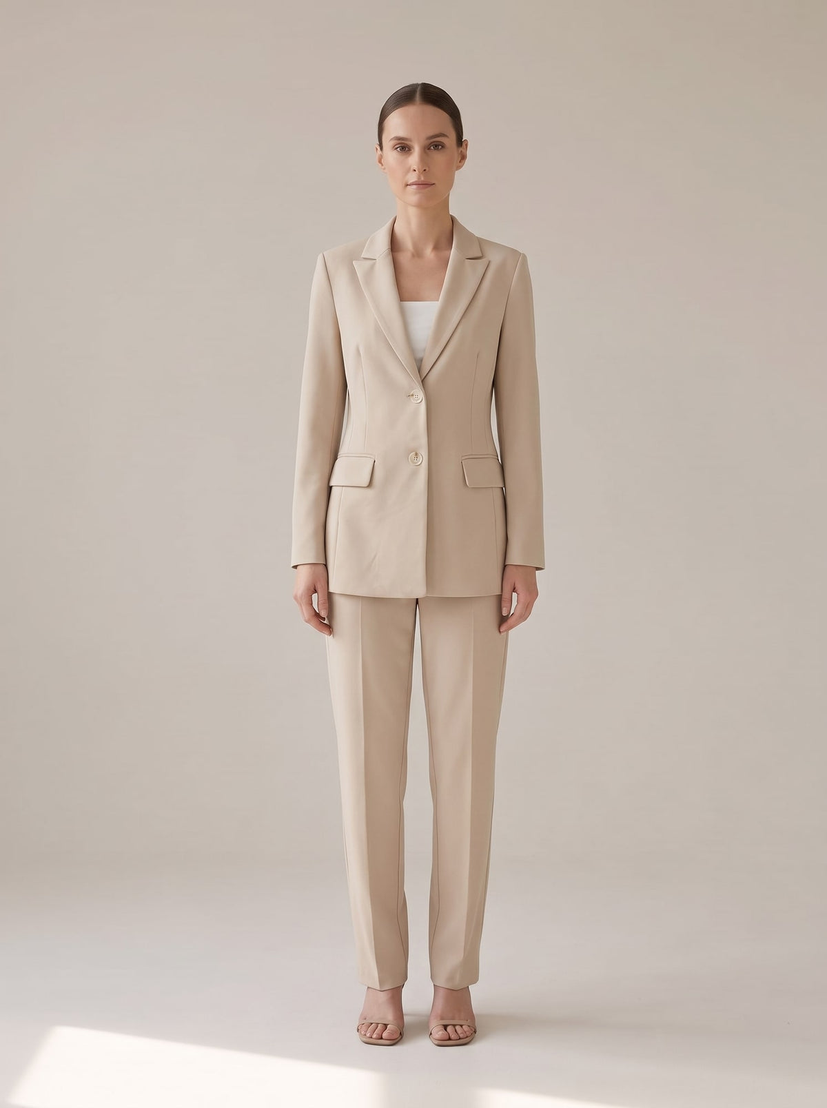 BLAZER SARTORIALE CON BOTTONI Beige - indossato - IRONICA