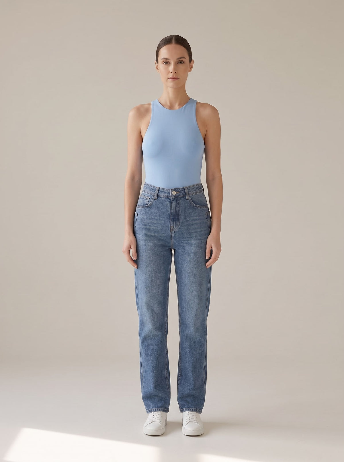 BODY CON SCOLLO ALL'AMERICANA Celeste - indossato - IRONICA
