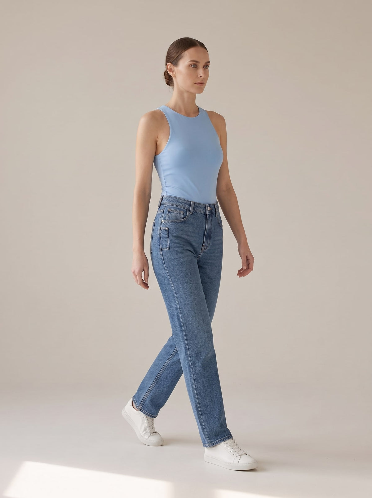 BODY CON SCOLLO ALL'AMERICANA Celeste - in movimento - IRONICA