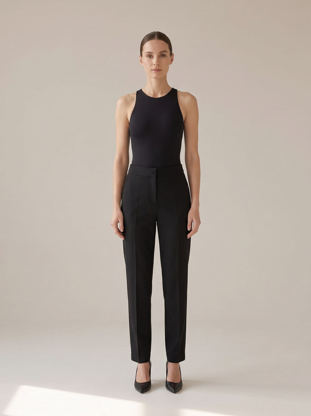BODY CON SCOLLO ALL'AMERICANA Nero - indossato - IRONICA