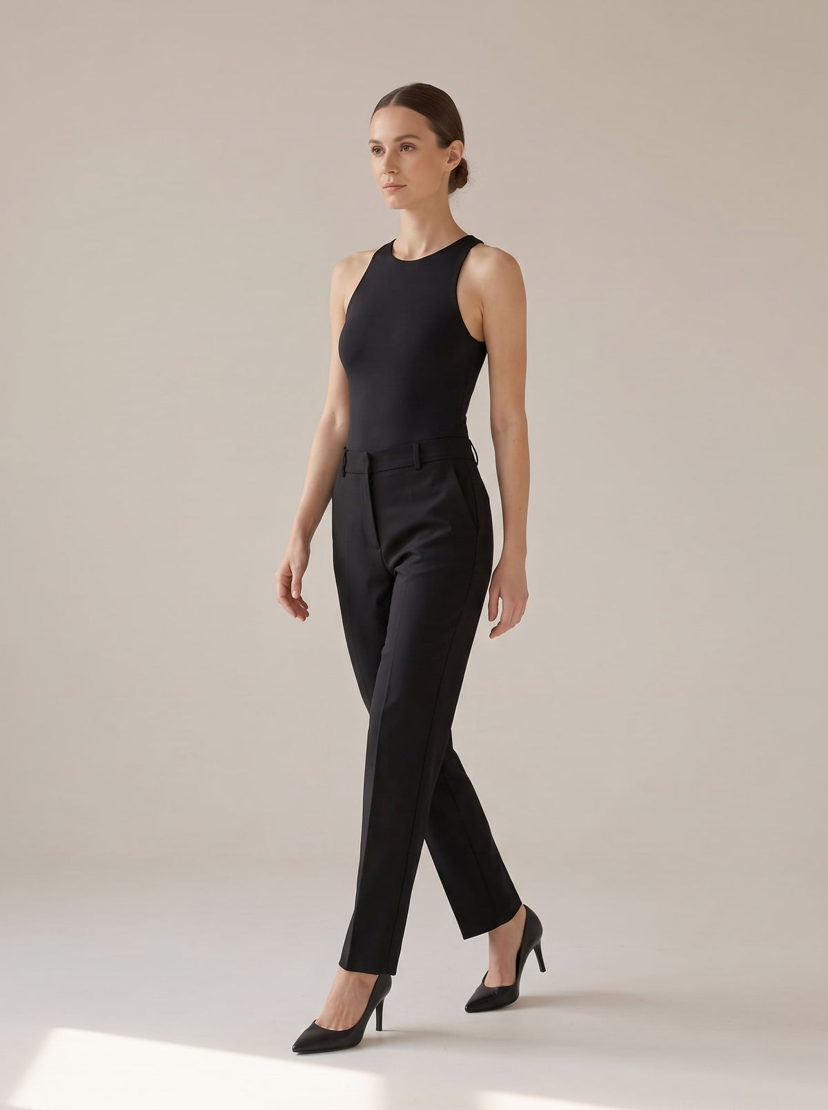 BODY CON SCOLLO ALL'AMERICANA Nero - in movimento - IRONICA