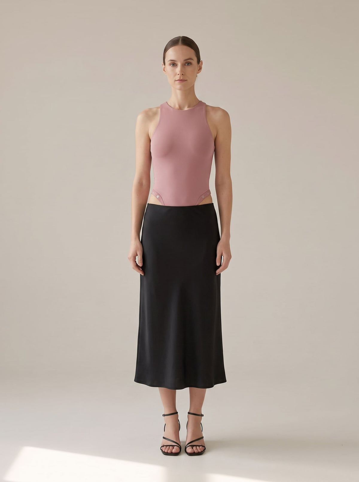 BODY CON SCOLLO ALL'AMERICANA Rosa - indossato - IRONICA