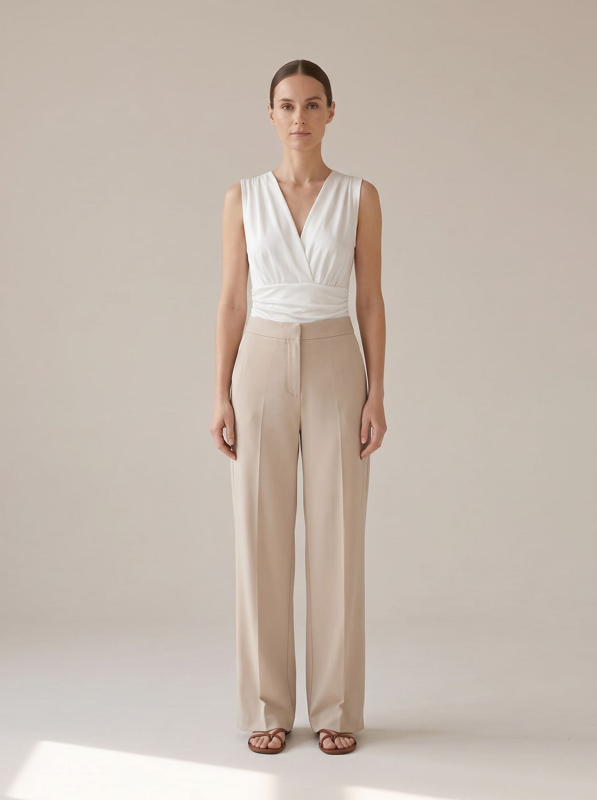 BODY DRAPPEGGIATO CON SCOLLO A V Bianco - indossato - IRONICA
