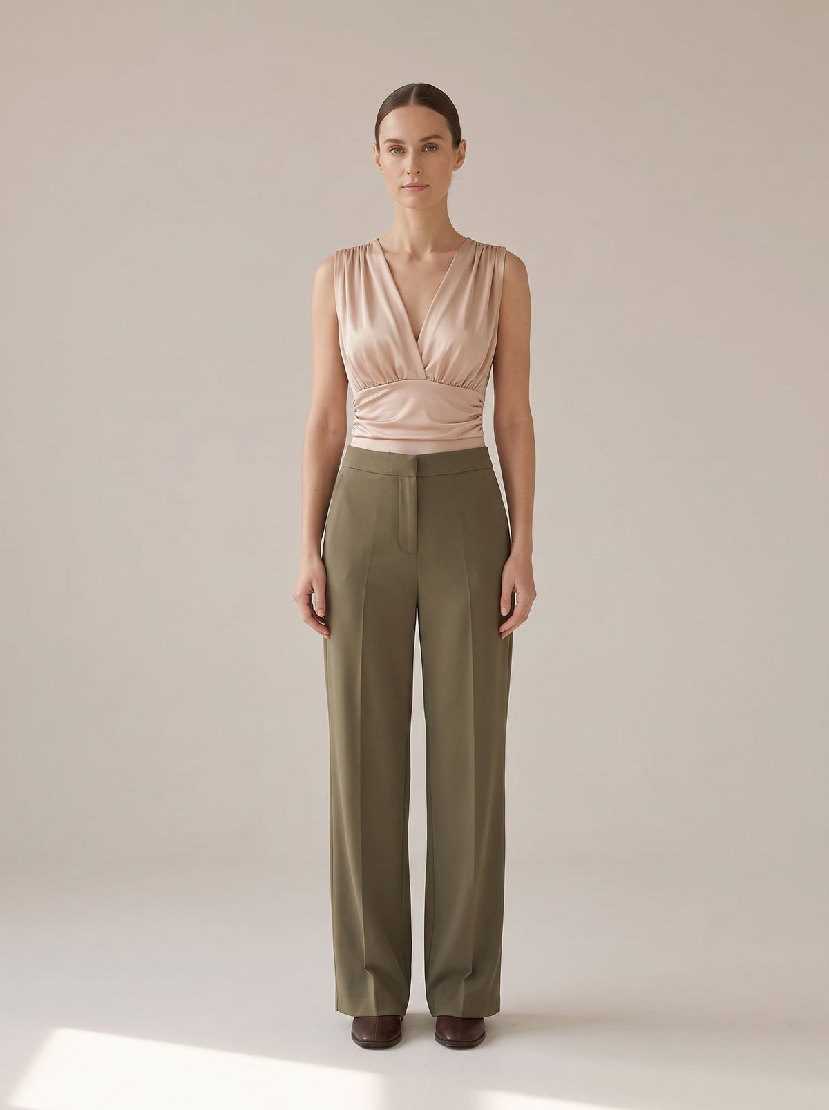 BODY DRAPPEGGIATO CON SCOLLO A V Champagne - indossato - IRONICA