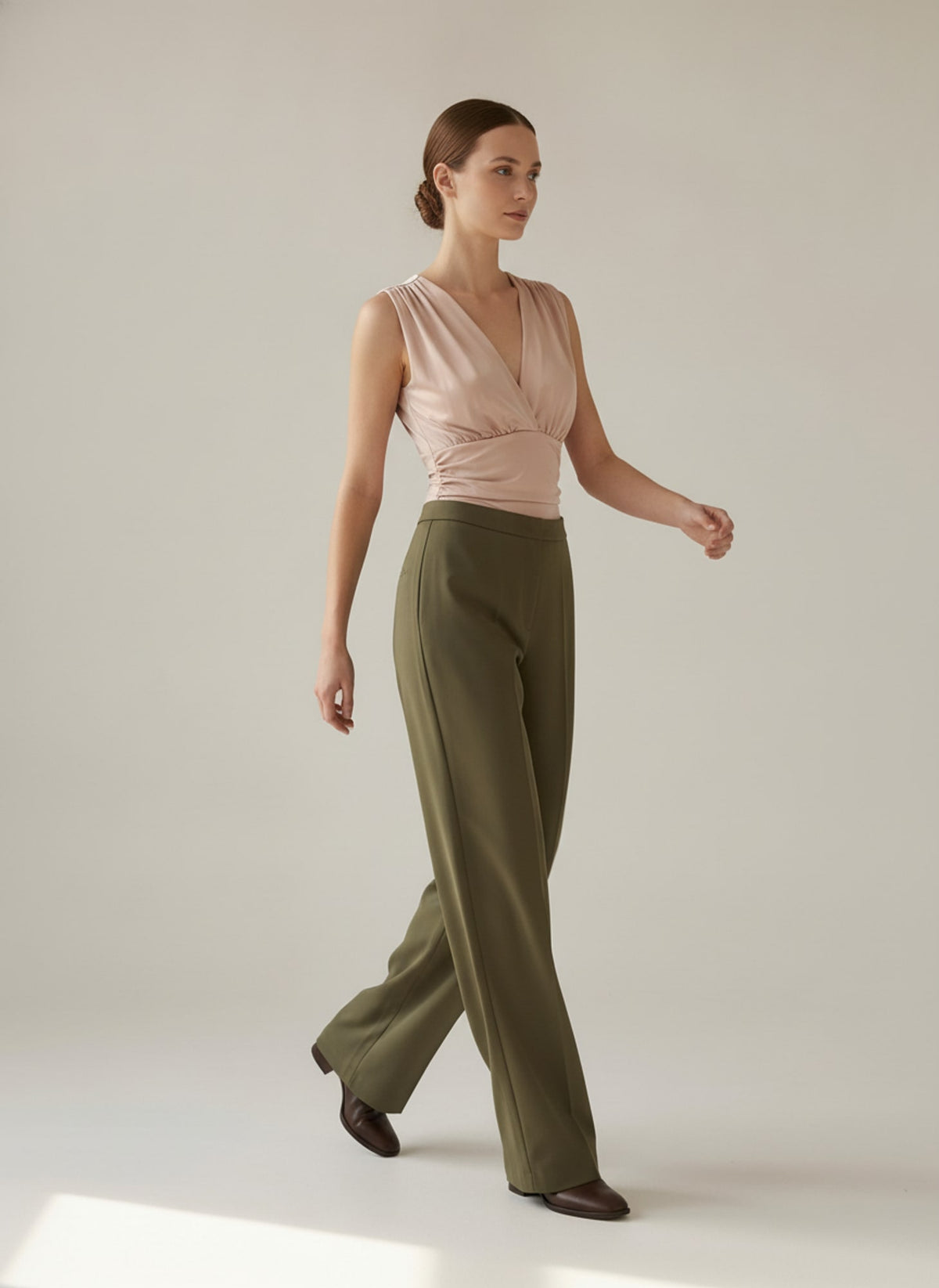 BODY DRAPPEGGIATO CON SCOLLO A V Champagne - in movimento - IRONICA