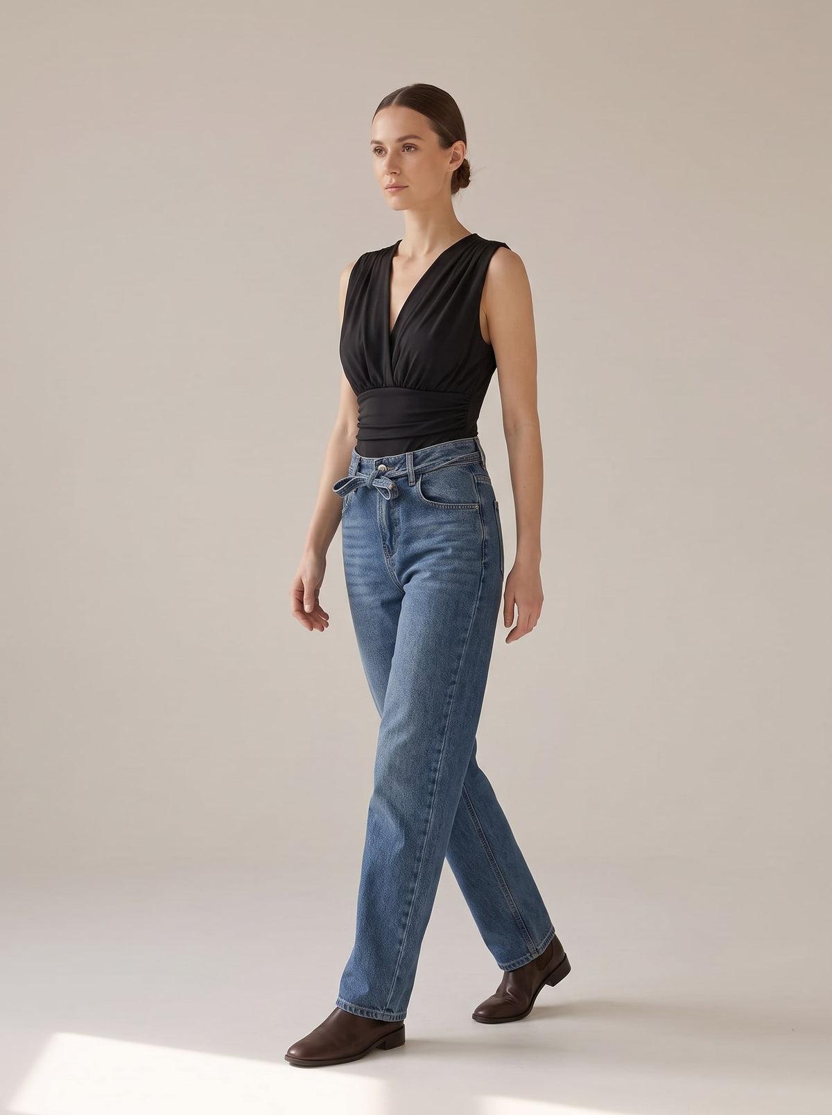 BODY DRAPPEGGIATO CON SCOLLO A V Nero - in movimento - IRONICA
