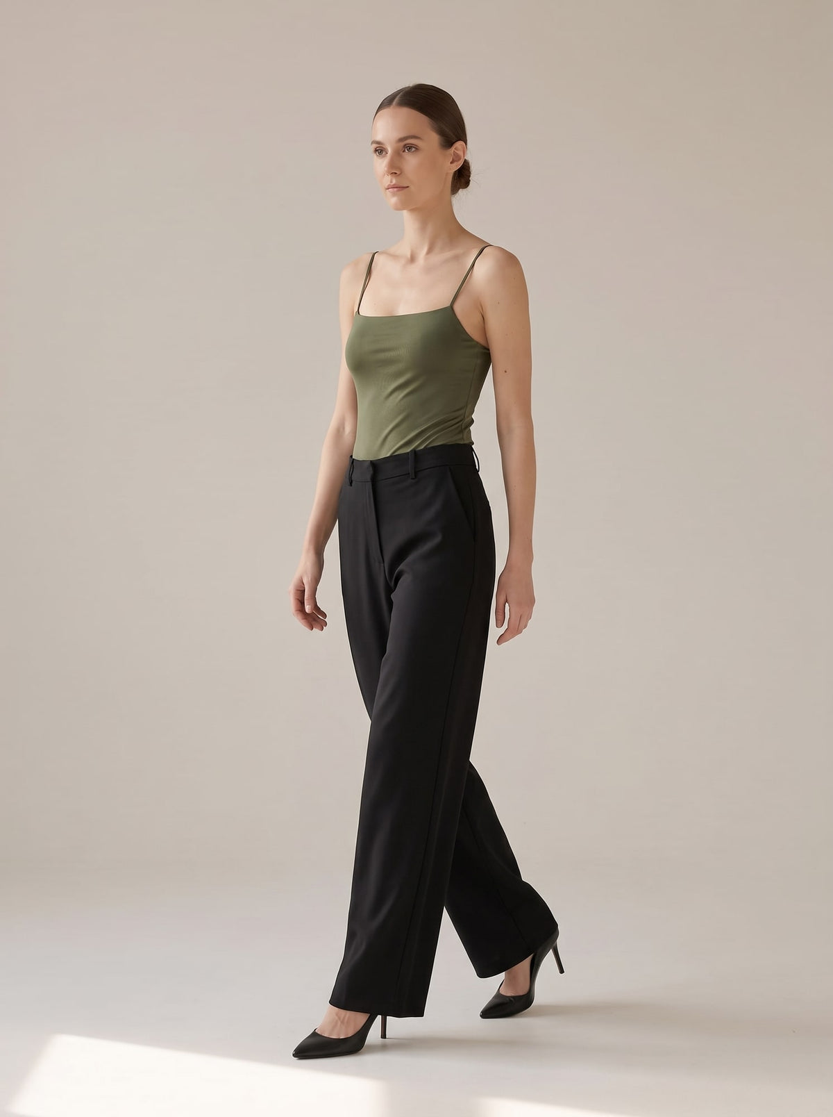 BODY SATINATO CON BRETELLE Militare - in movimento - IRONICA