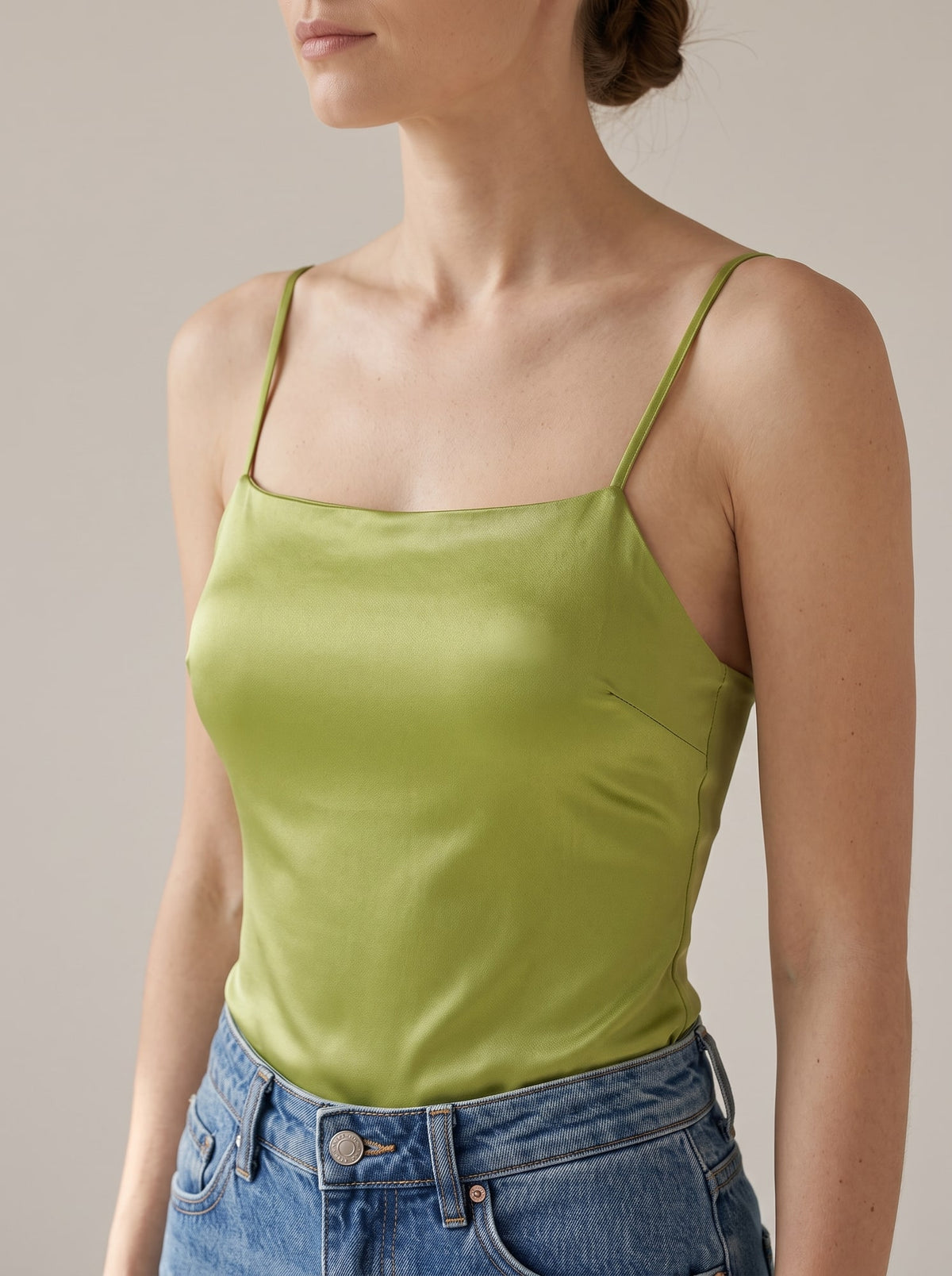 BODY SATINATO CON BRETELLE Pistacchio - dettaglio - IRONICA