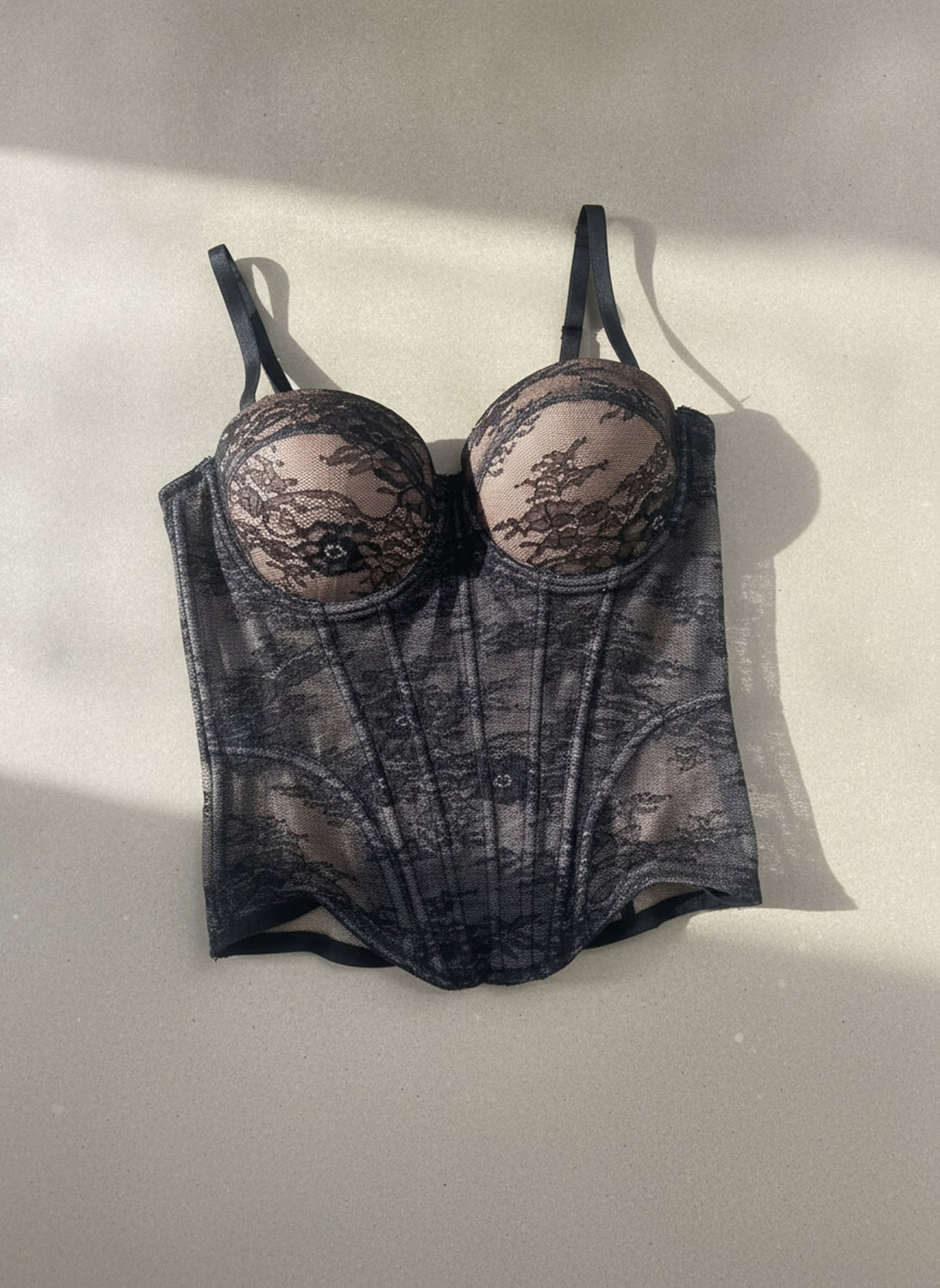 BUSTIER IN PIZZO CON STECCHE Nero - dettaglio - IRONICA