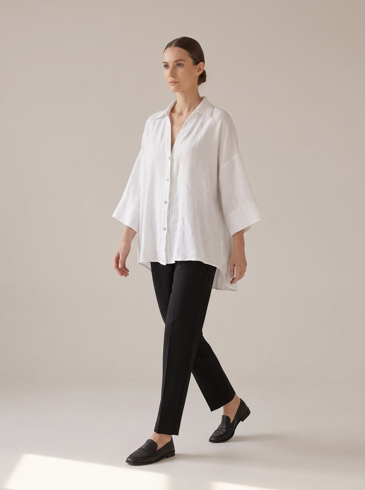 CAMICIA OVERSIZE IN LINO Bianco - in movimento - IRONICA