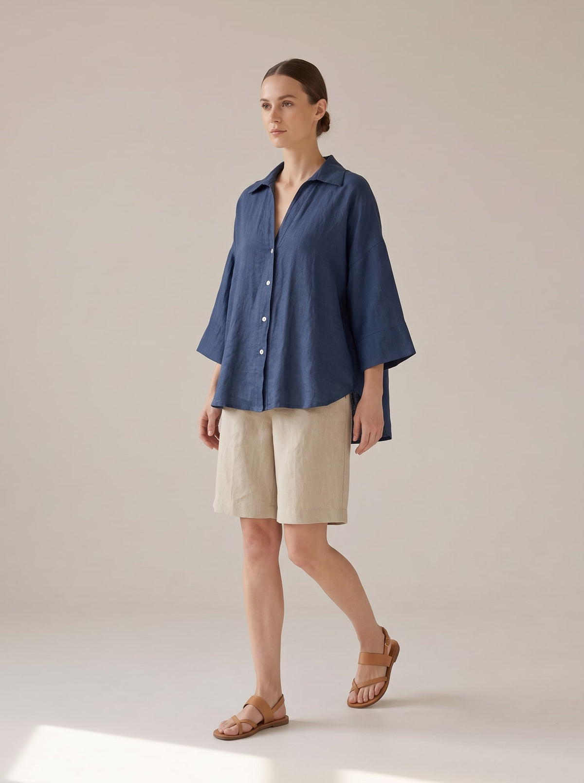 CAMICIA OVERSIZE IN LINO Blu - in movimento - IRONICA
