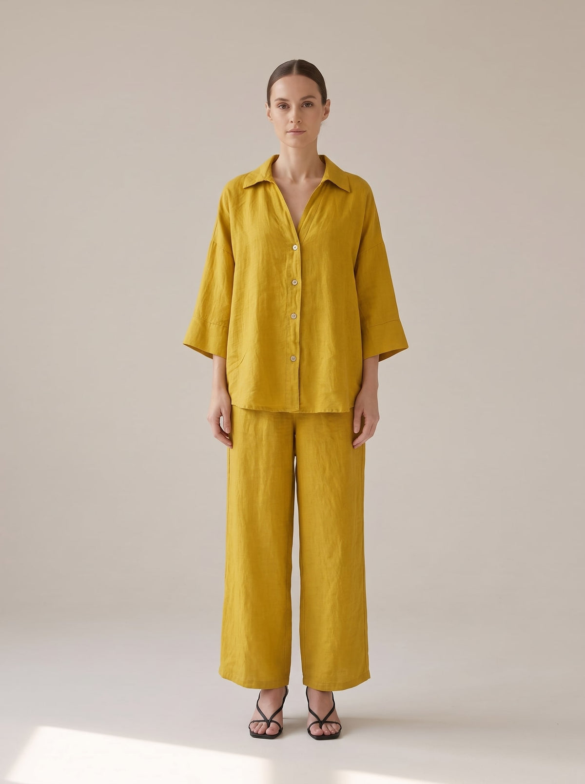 CAMICIA OVERSIZE IN LINO Senape - indossato - IRONICA