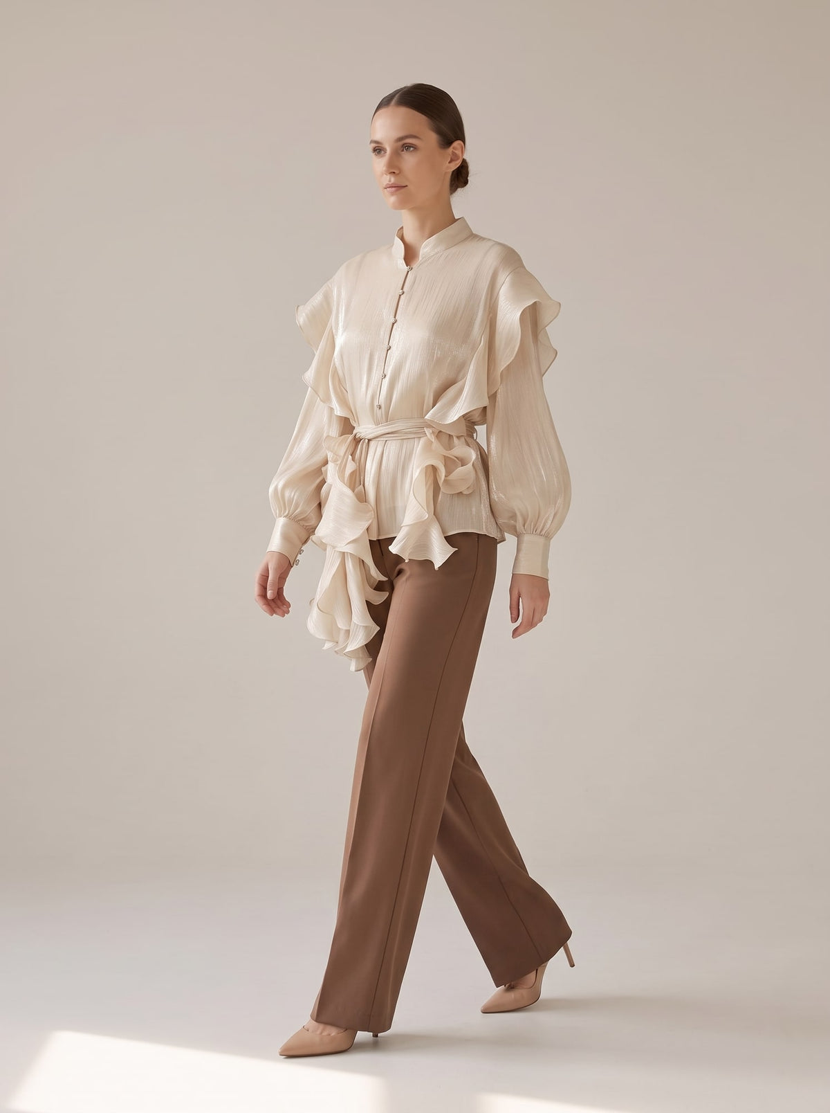 CAMICIA SEMITRASPARENTE CON ROUCHES Beige - in movimento - IRONICA