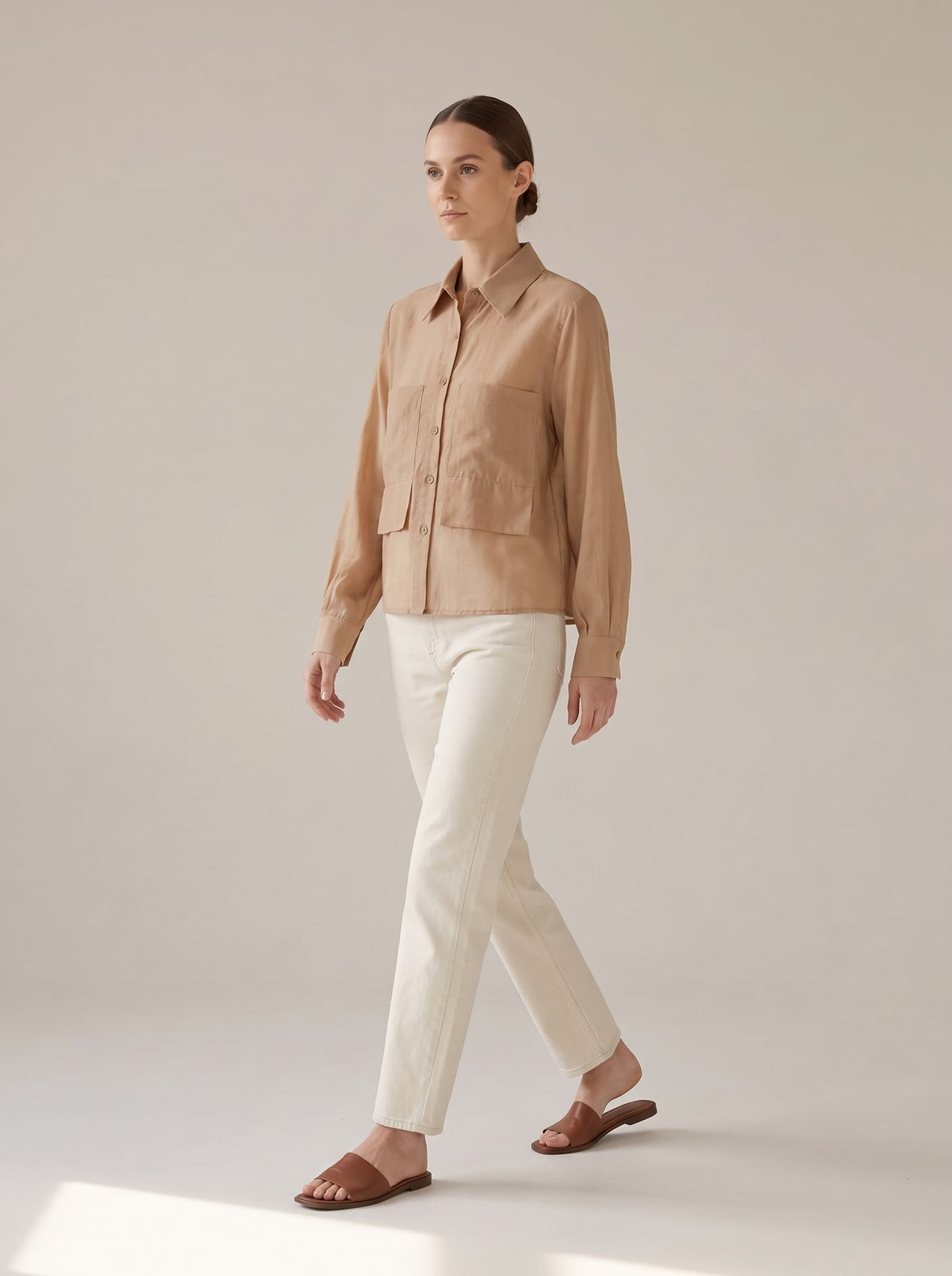 CAMICIA SEMITRASPARENTE CON TASCHE Camel - in movimento - IRONICA
