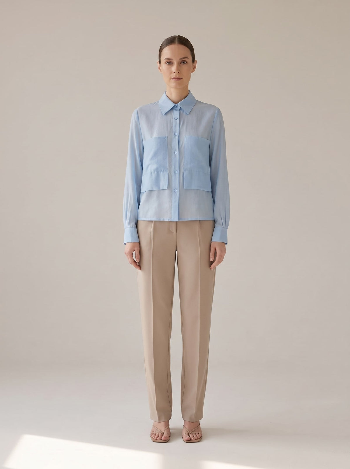 CAMICIA SEMITRASPARENTE CON TASCHE Celeste - indossato - IRONICA