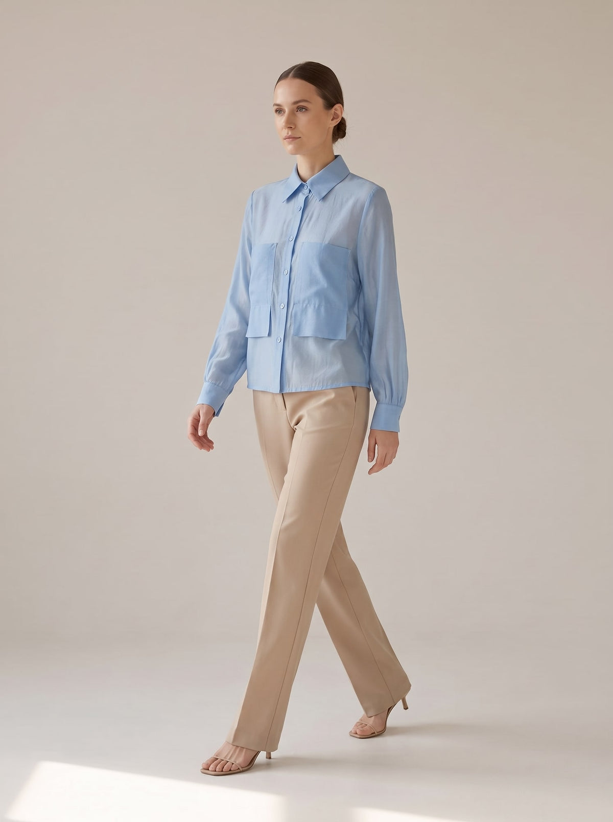 CAMICIA SEMITRASPARENTE CON TASCHE Celeste - in movimento - IRONICA