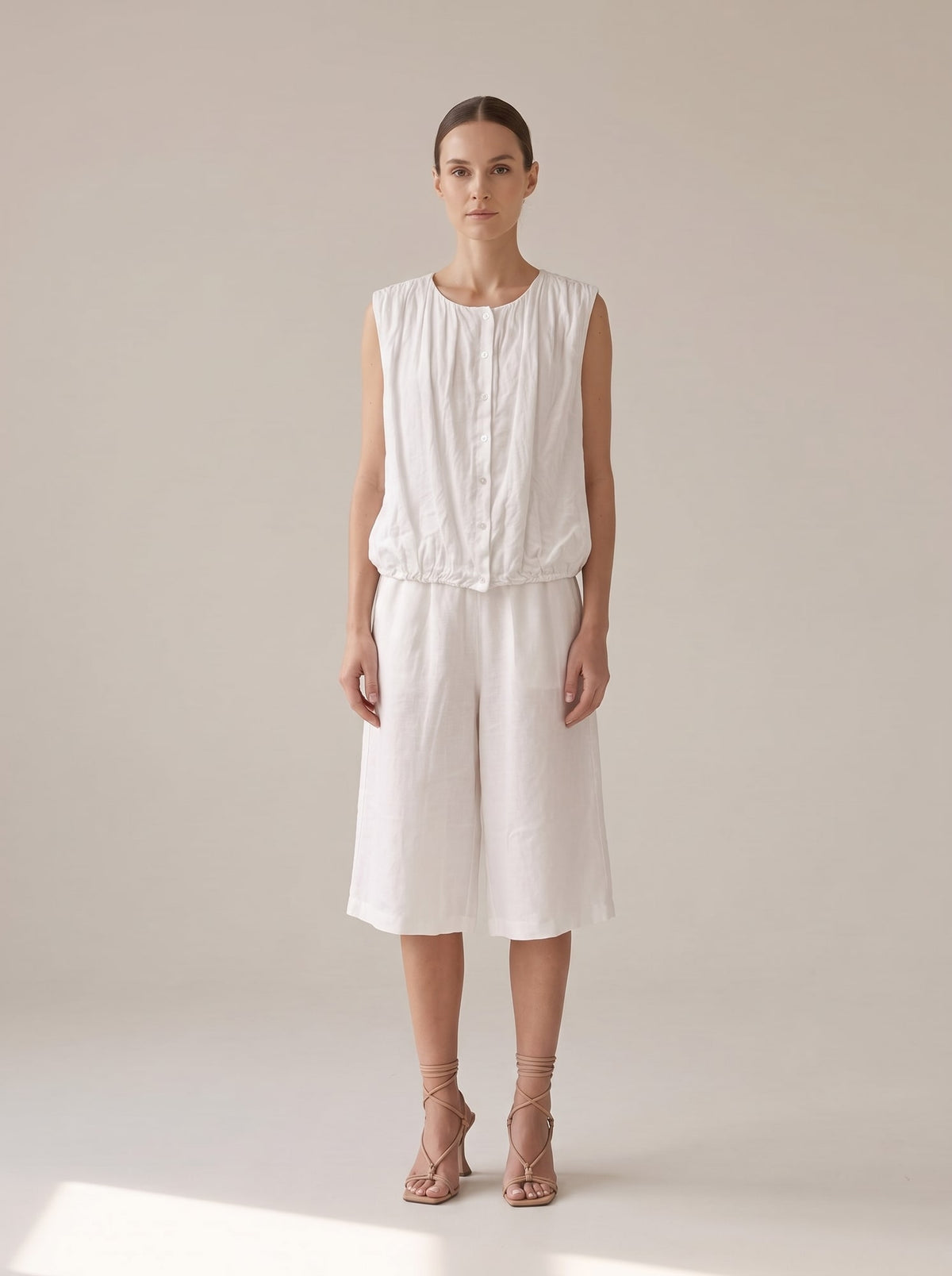 CAMICIA SENZA MANICHE EFFETTO PALLONCINO Bianco - indossato - IRONICA