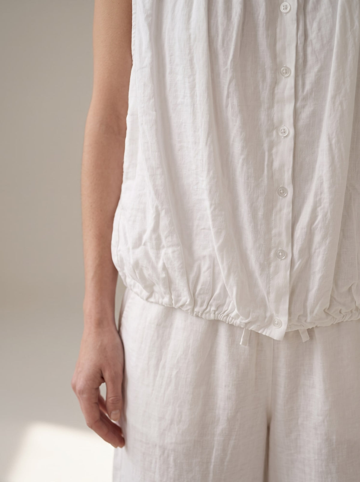 CAMICIA SENZA MANICHE EFFETTO PALLONCINO Bianco - dettaglio - IRONICA