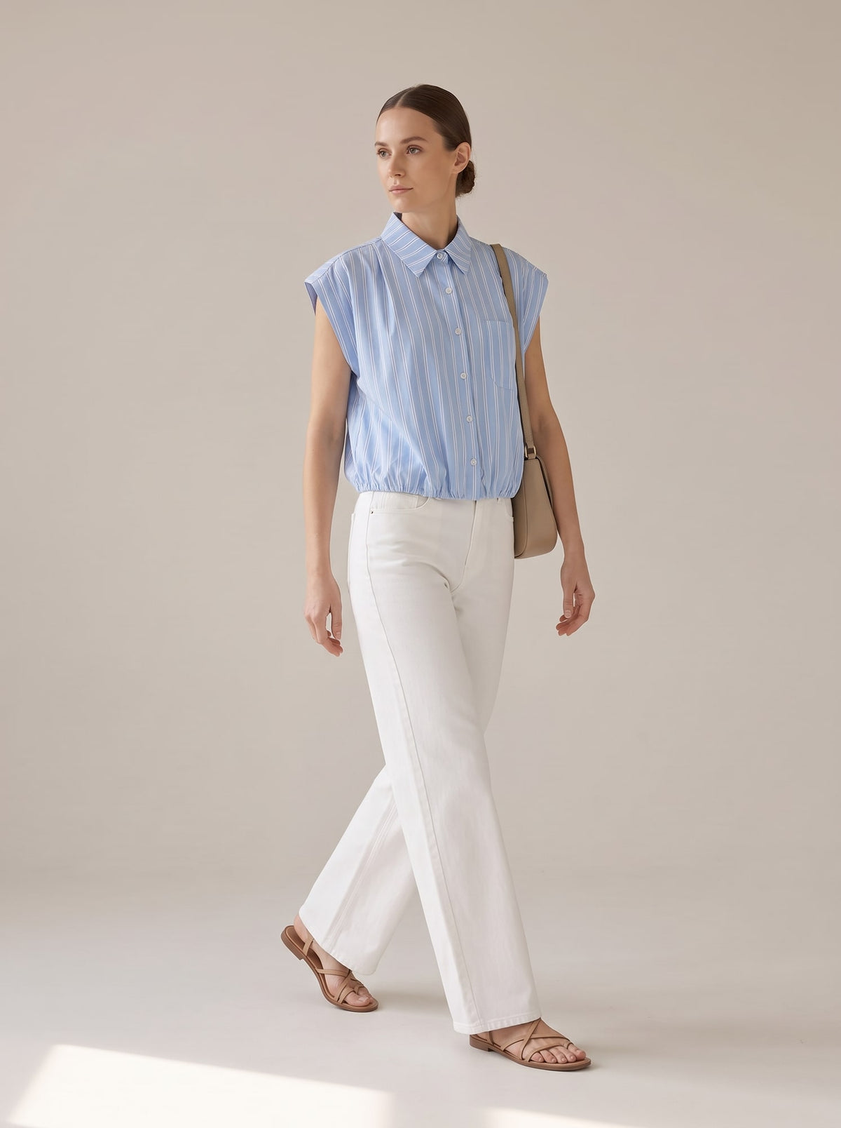CAMICIA SMANICATA EFFETTO PALLONCINO Bianco-Celeste - in movimento - IRONICA