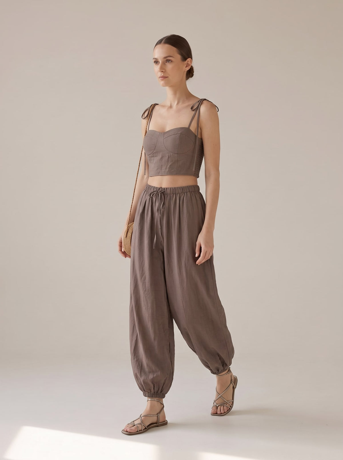 COORDINATO CROP TOP E PANTALONI HAREM Fango - in movimento - IRONICA