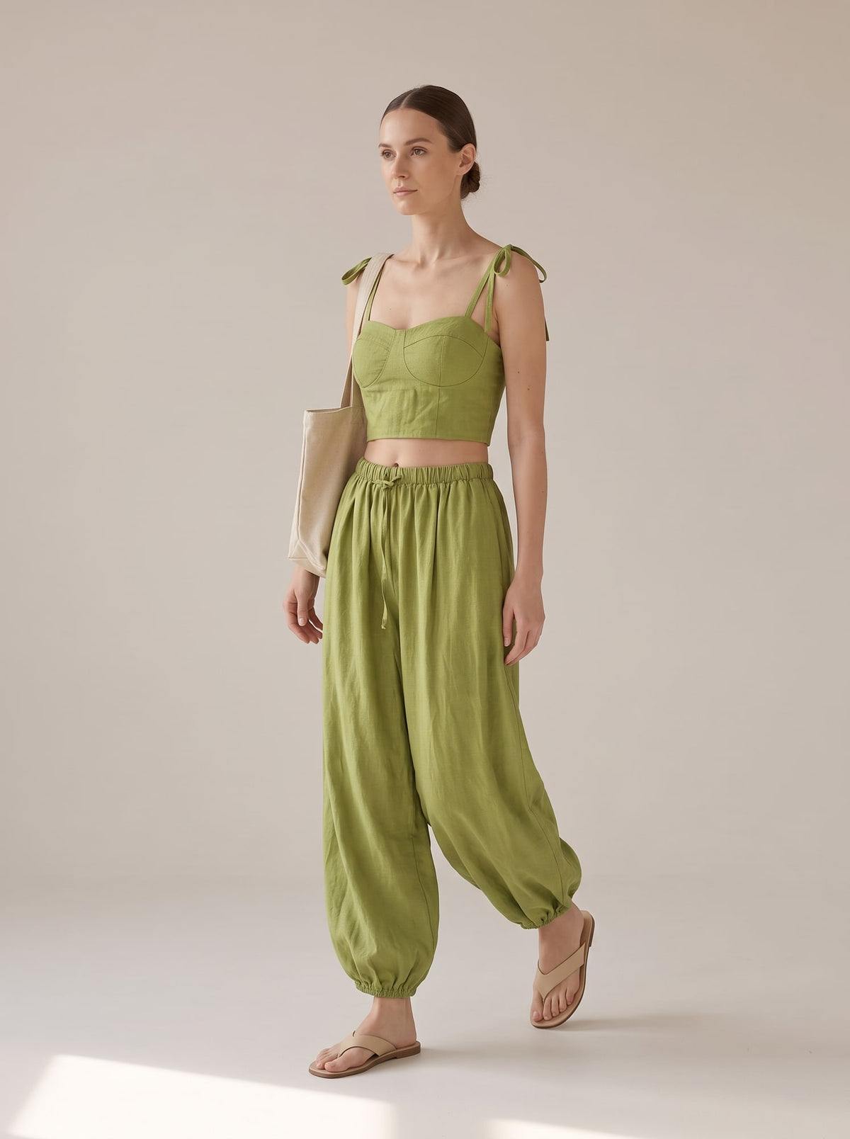 COORDINATO CROP TOP E PANTALONI HAREM Pistacchio - in movimento - IRONICA