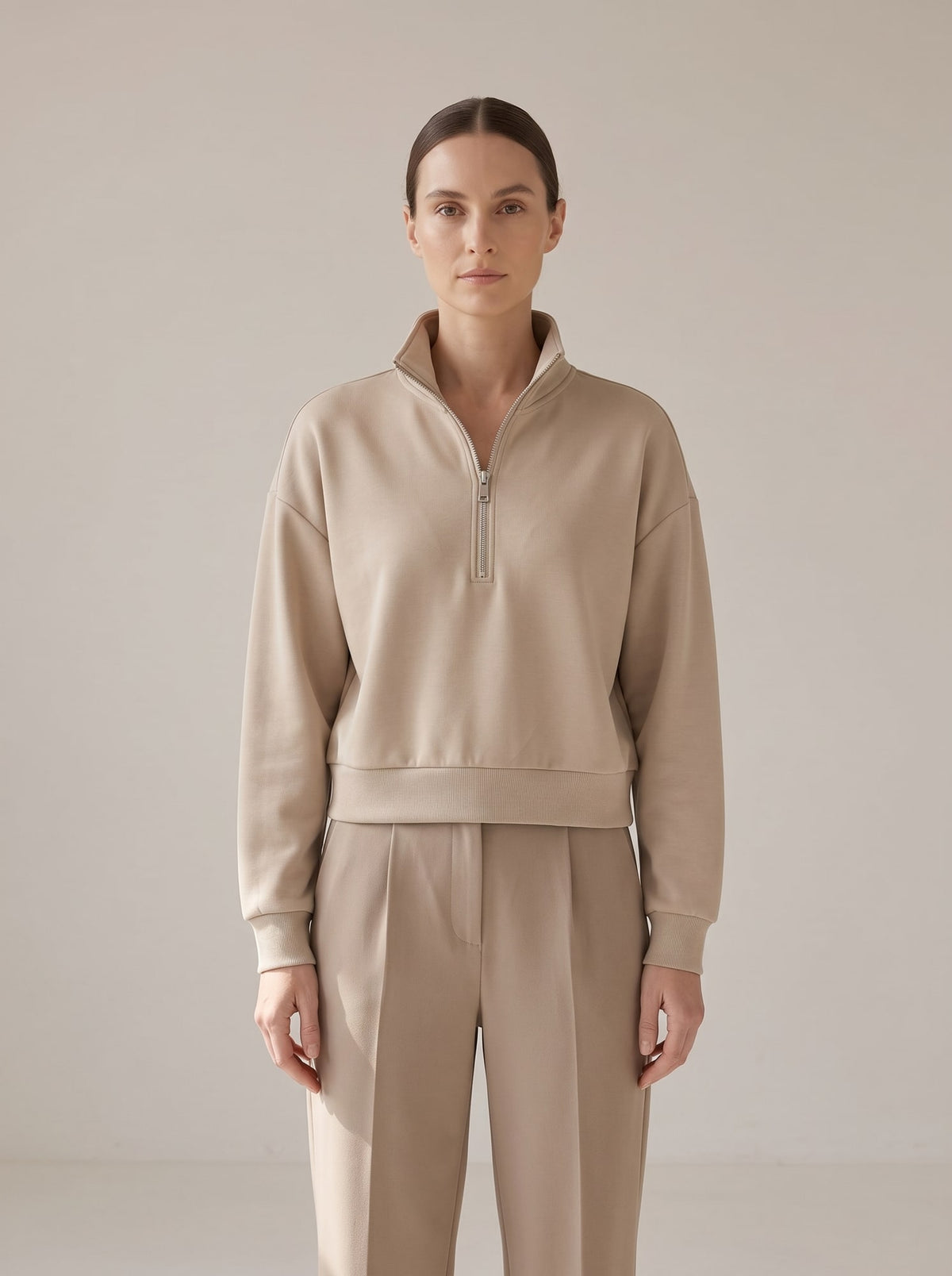 FELPA CROP CON CERNIERA Beige - indossato - IRONICA